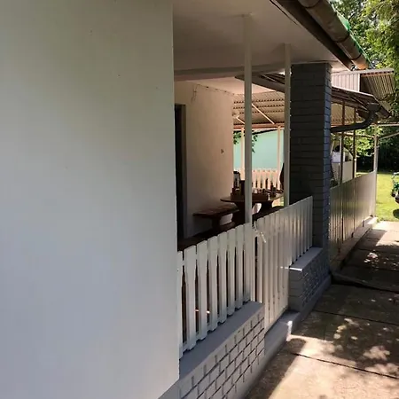 בית כפרי Retro Haz Balatonszabadi Fürdőtelep